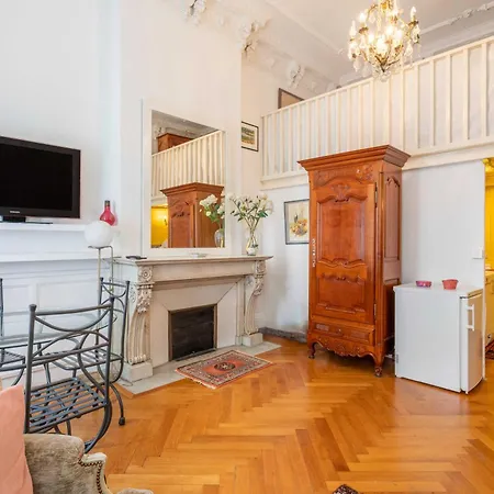Charming Duplex With Ac -1br-2p- Apartment