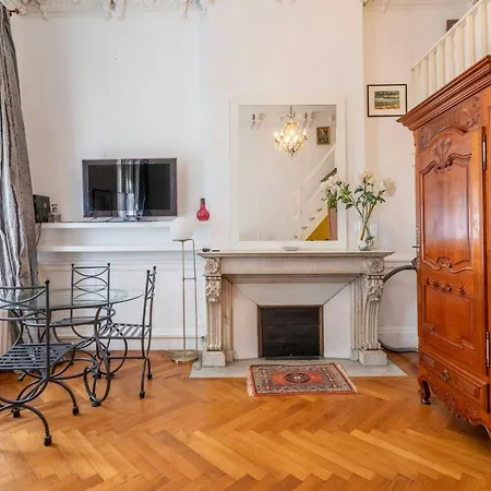 Charming Duplex With Ac -1br-2p-